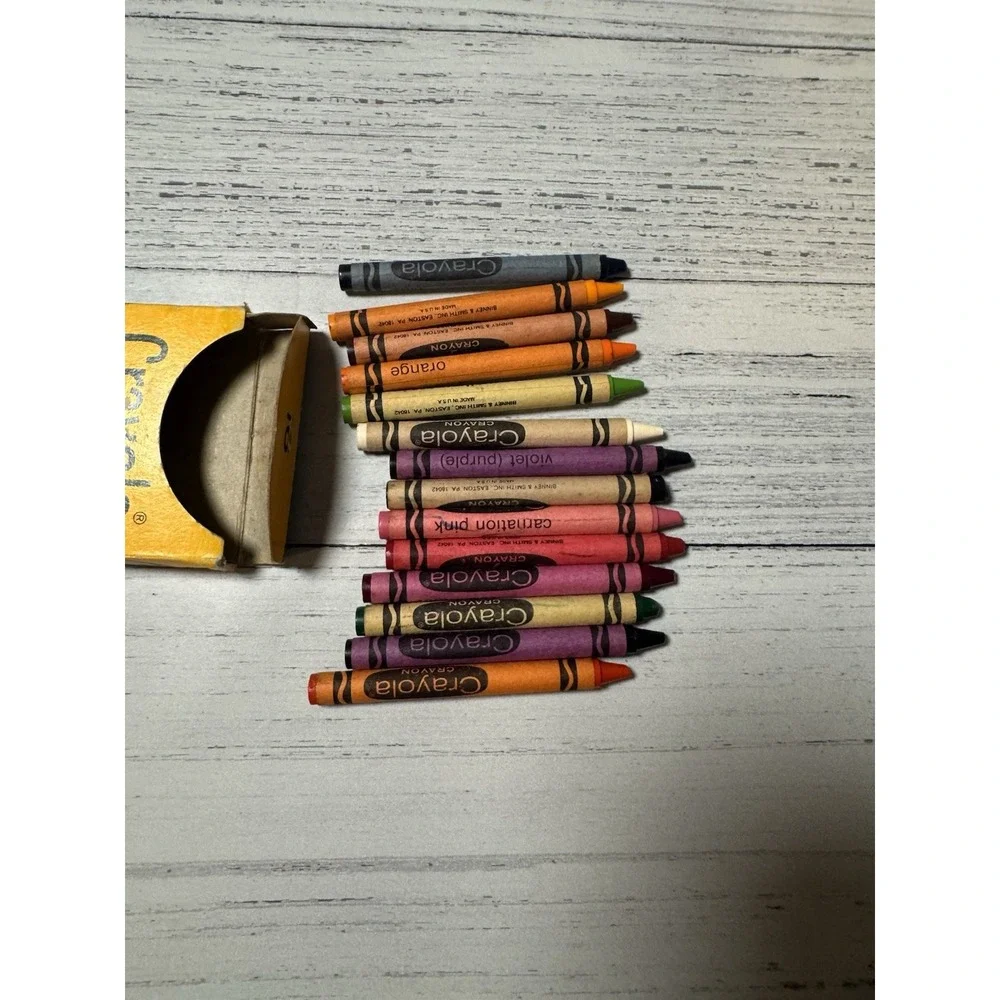 Vintage Crayola 16 Binney & Smith Co New York Color School Crayons‎ Most Unused